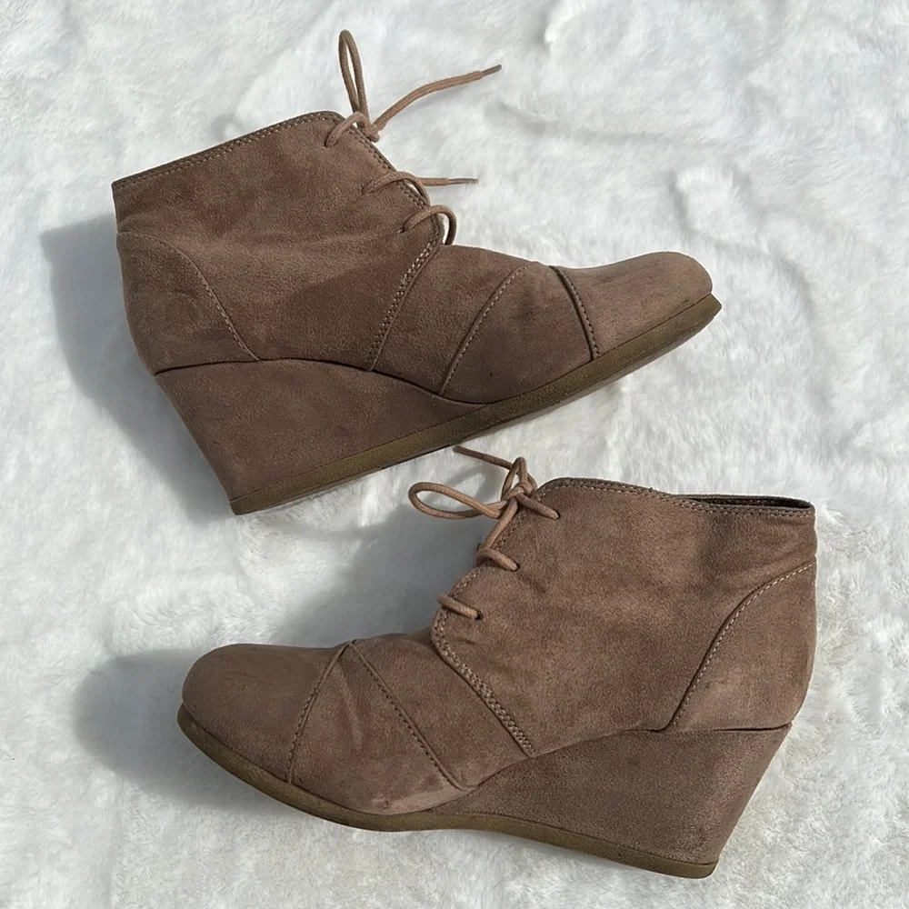 Maurices Wedge Lace Up‎ Booties